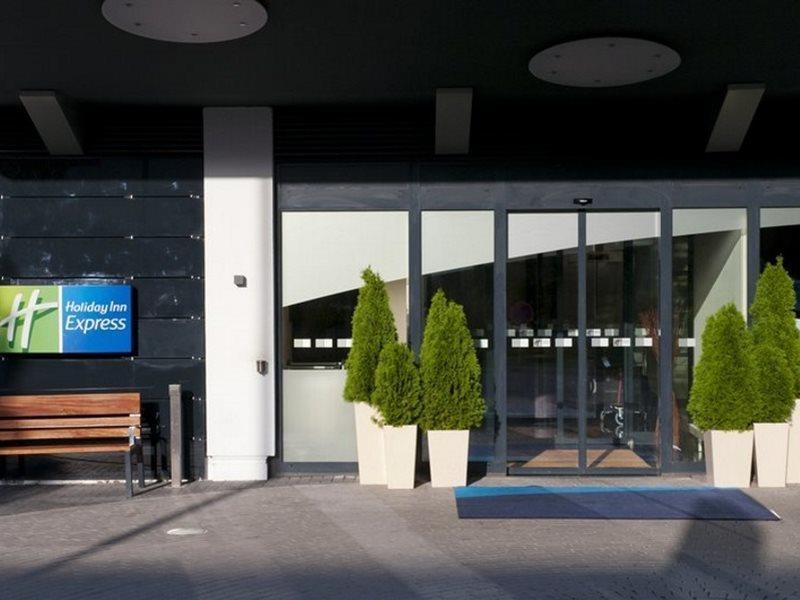 Holiday Inn Express Stuttgart Airport, An Ihg Hotel 라인펠덴에흐터딘겐 외부 사진